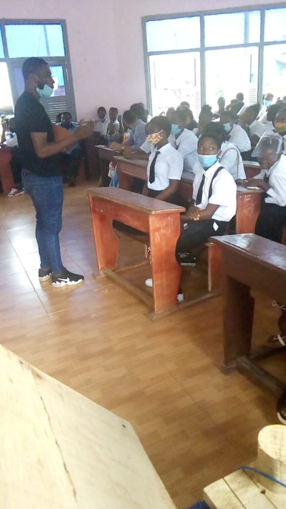 InfoBaney's tweet photo. La Casa de Cultura de Baney organizó una jornada de sensibilización sobre el voluntariado en el CENTRO PAPA BAKABO.

Durante el acto, el grupo cultural del centro mencionado realizó varias actividades culturales. 

Mas información en  https://t.co/PRADOYkGUL

#InfoBaney  #bioko https://t.co/FLJgfQjdzJ