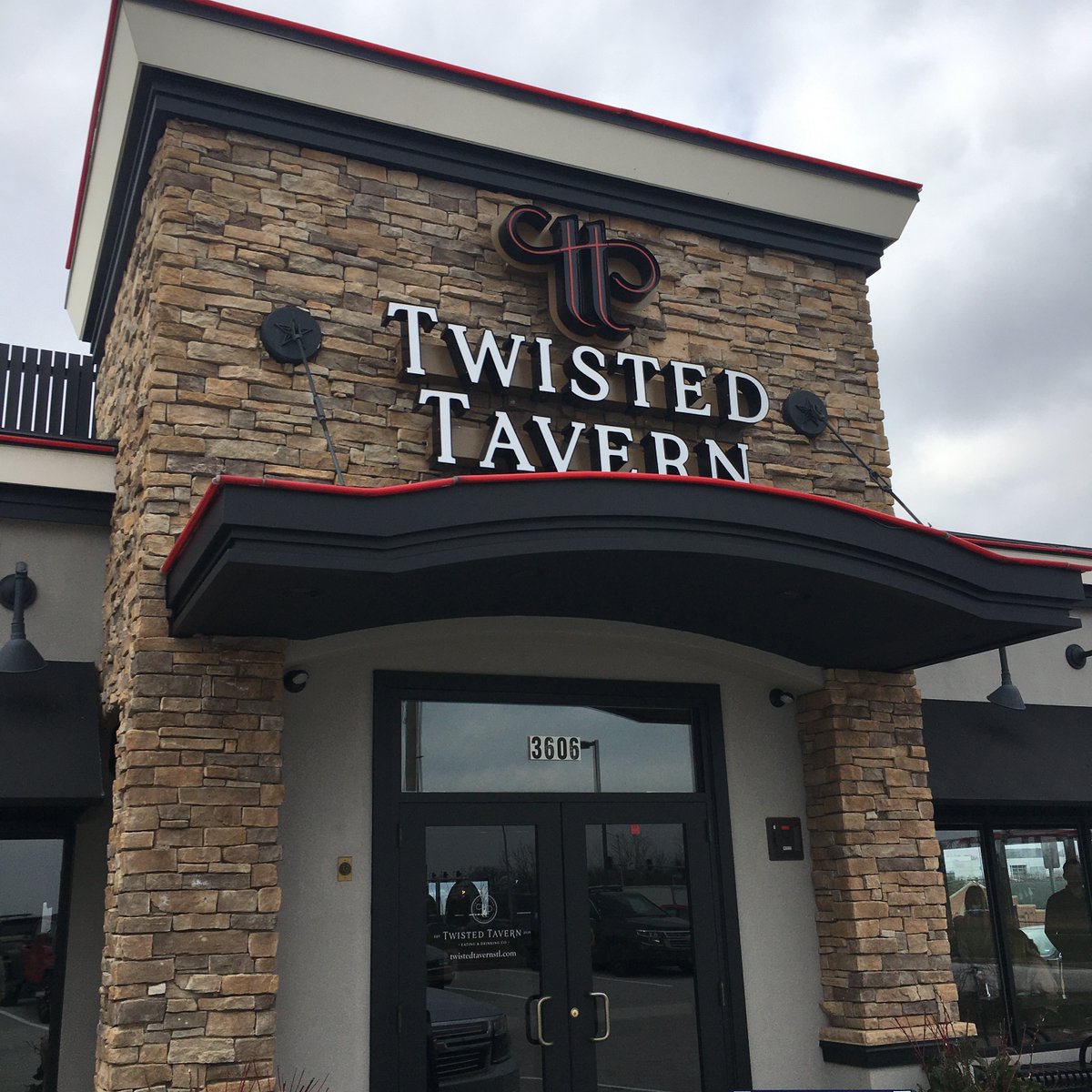 SheriffMarshak's tweet photo. Great NEW RESTURANT in Arnold at 55 & Richardson - 2 min from St. Louis County. They hosted 1st Responders before the grand opening today. My "stout burger" rivaled my fav burger at Annie Gunns. I know, a bold statement. Check them out! #sybergs @SybergsGravois @Twisted_Tavern https://t.co/0Tfz7r38Cf
