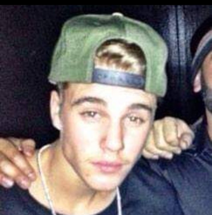 flatlineuhl's tweet photo. justin looked like this in a moment of his life and i just can't believe there are people who say with their whole chest that he was better back then. fuck y'all. he saved himself and he never been THIS good before. https://t.co/UgGrcAZk2s