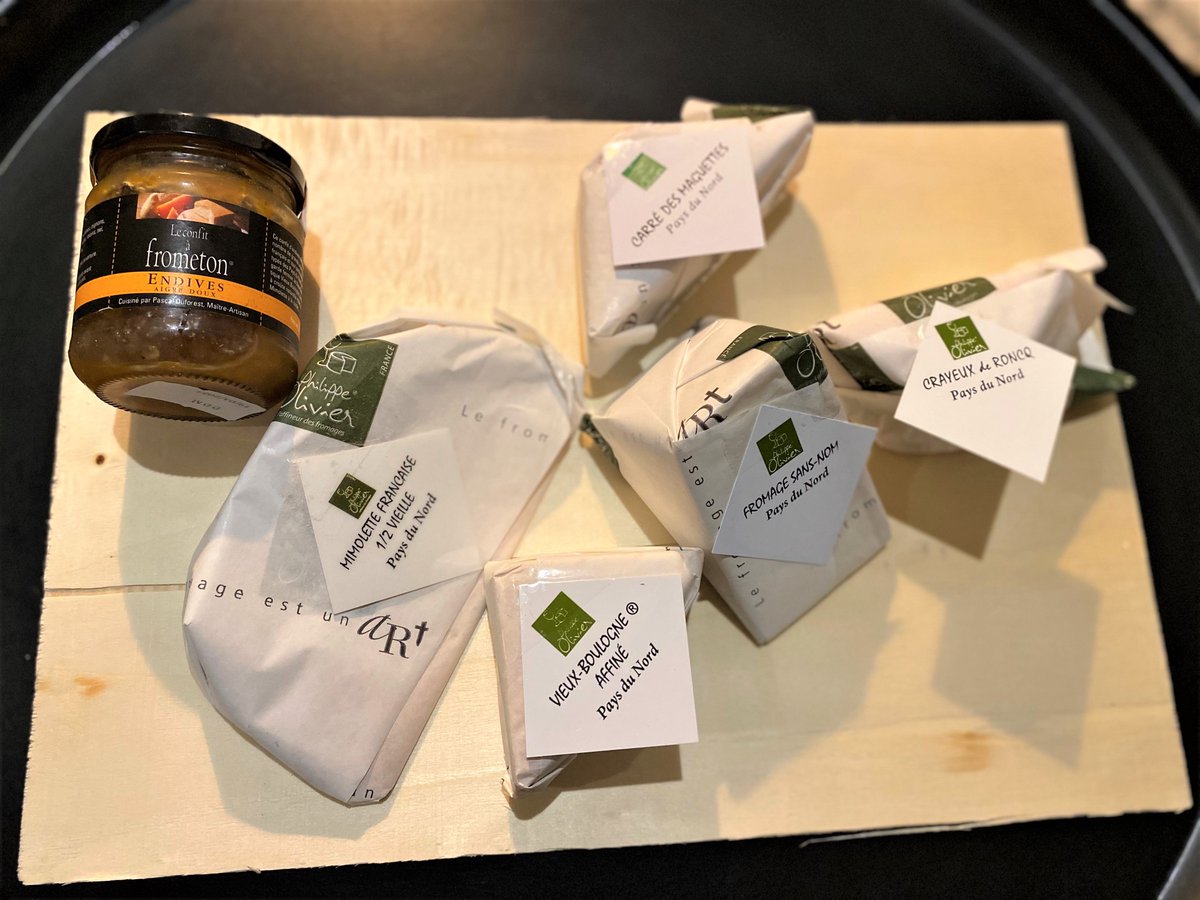 😋🧀 À l'occasion de la fin d’année et à défaut du traditionnel arbre de #Noël, notre équipe CE nous a concocté une soirée spéciale #dégustation de #fromages animée par Les @FromagesOlivier. Merci à Romain Olivier pour ce super moment de convivialité 🙌 #artisanat