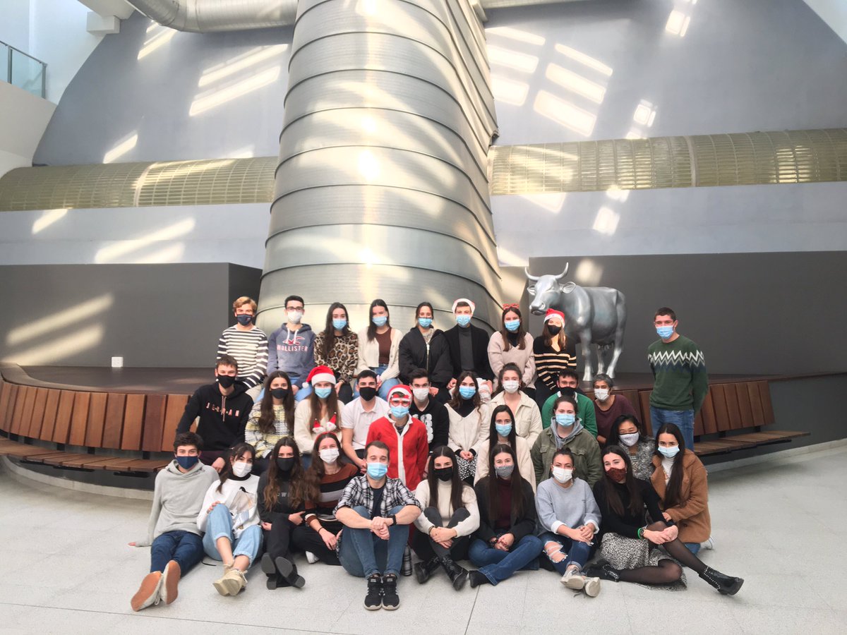 #myGADE <a href="/Enpresagintza/">Mondragon Unibertsitatea - Enpresagintza</a> Nuestro último dia en el ensanche, nos vamos a #ASFABRIK! Se respira la Navidad🌲🌲tenemos hasta papa noel!!!