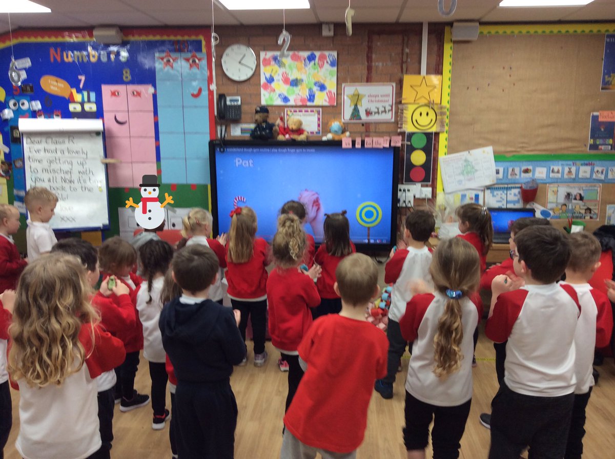 ClassRAspull's tweet photo. A Christmas Dough Disco today 🎅🏻🎄 #acpseys #eyfsfunkyfingers https://t.co/q6IC7BKJoA