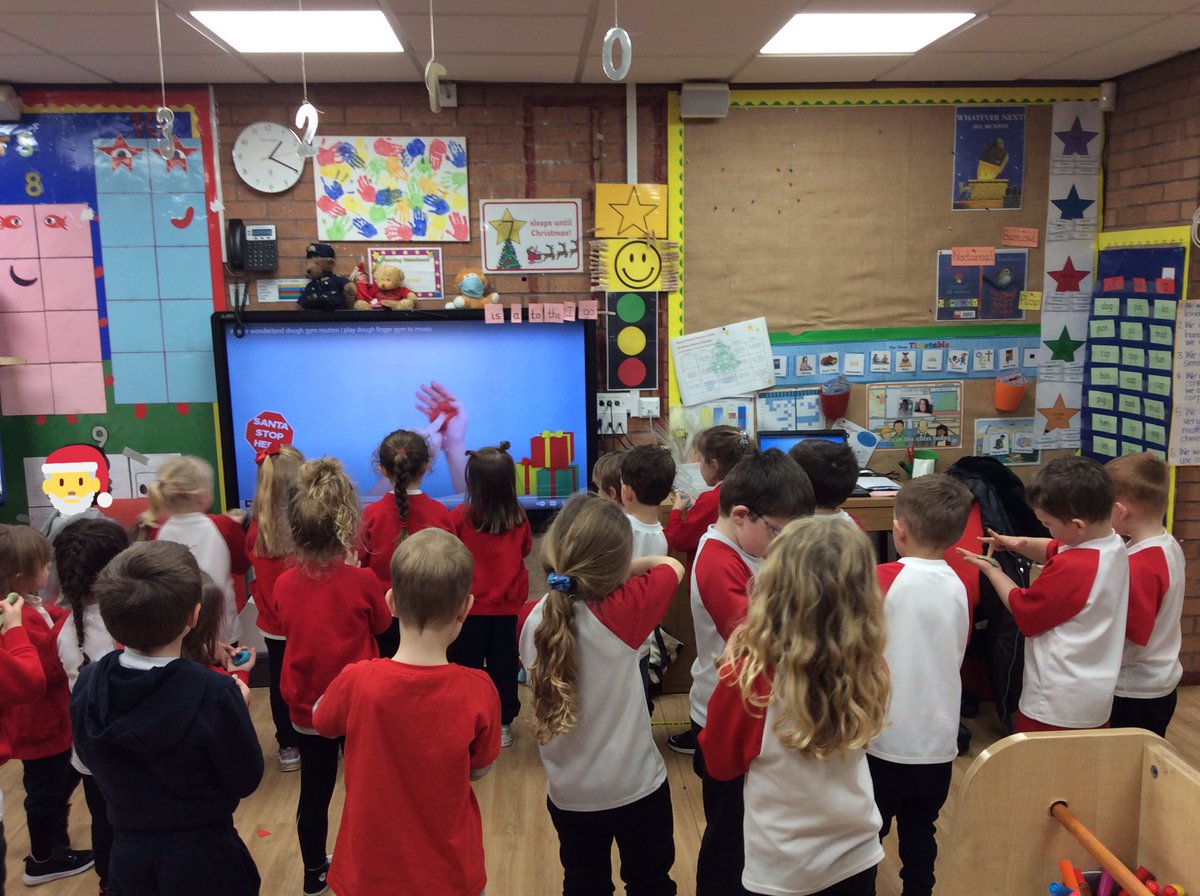 ClassRAspull's tweet photo. A Christmas Dough Disco today 🎅🏻🎄 #acpseys #eyfsfunkyfingers https://t.co/q6IC7BKJoA