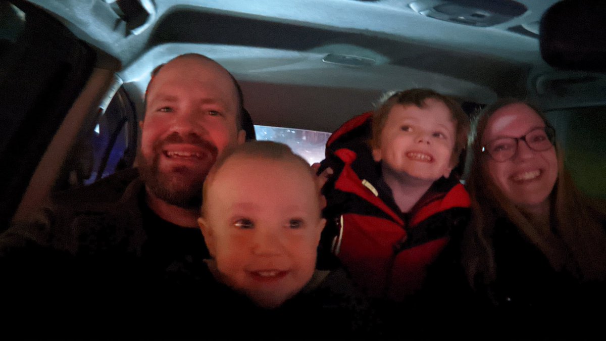 TimTimah's tweet photo. Family fun time last night! Orchard of Lights at #DemarestFarms. Happy Holidays everyone! https://t.co/eGXYCuWMjo