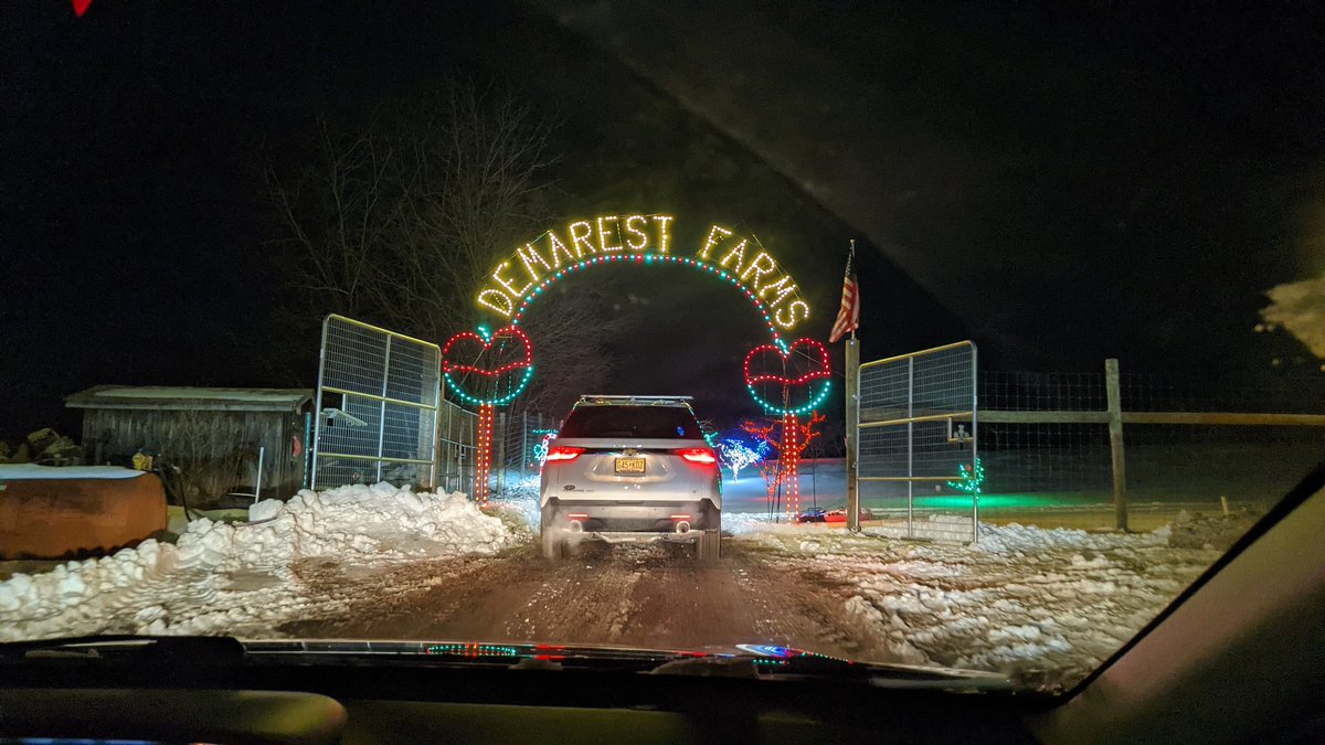 TimTimah's tweet photo. Family fun time last night! Orchard of Lights at #DemarestFarms. Happy Holidays everyone! https://t.co/eGXYCuWMjo