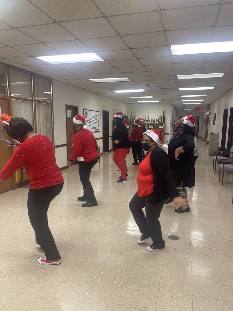 TeAllsbrooks's tweet photo. Had a GREAT time this morning with my PHS Family! Happy Holidays! 🙏🏽❤️💪🏽😊 https://t.co/VJ8W3UpfVV