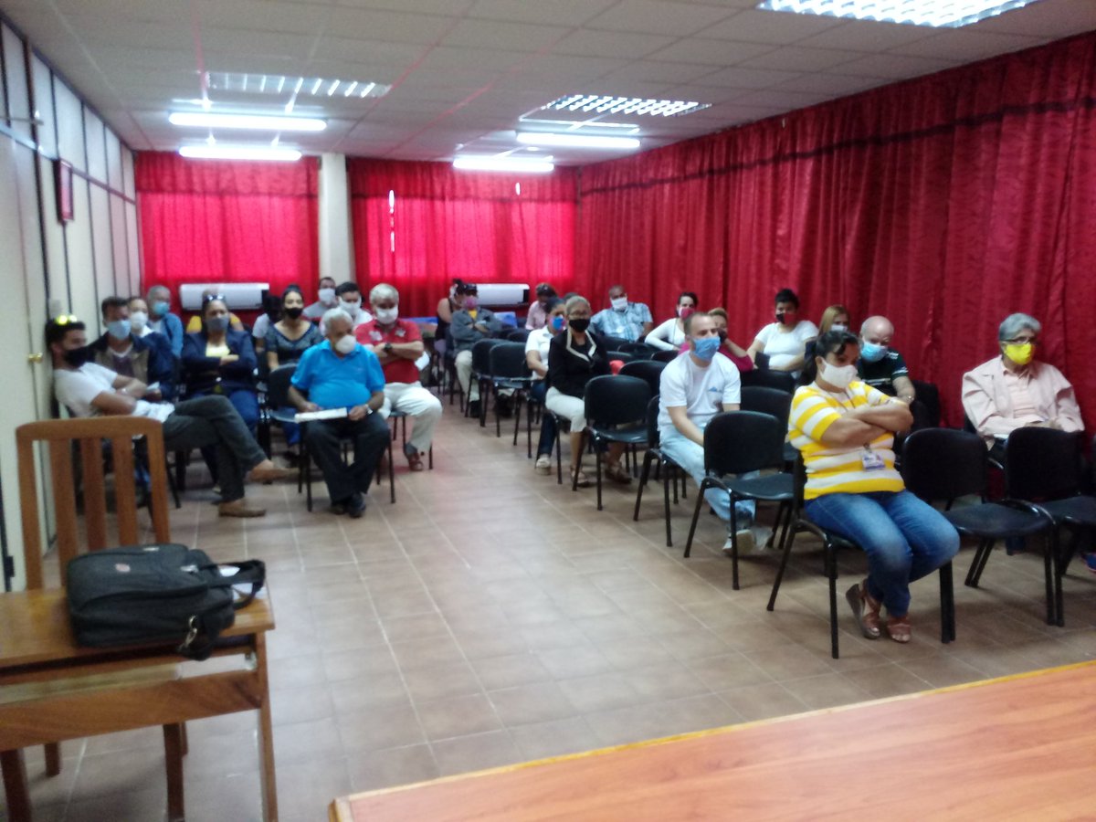 EEpicol's tweet photo. Capacitación a los trabajadores de @EEpicol  sobre los nuevos grupos salariales. Unidos e informados venceremos. #epicol #geia #minal #TareaOrdenamiento #Cuba https://t.co/GGLJvzOK6E