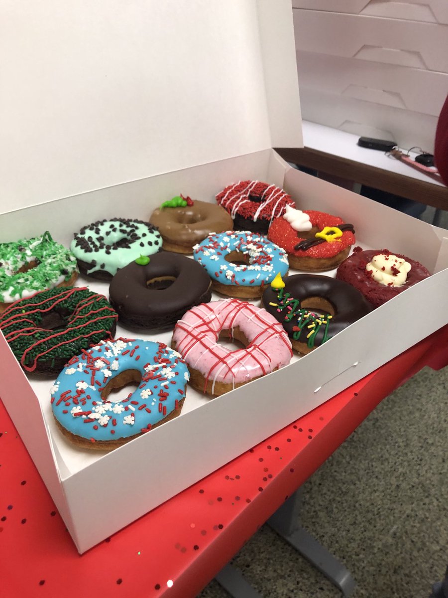 shs_sca's tweet photo. Doughnut know what we’d do without our staff! Happy holidays Smithfield high school! 🧑��‍🎄🎄🍩 https://t.co/qw7l0fDu7e