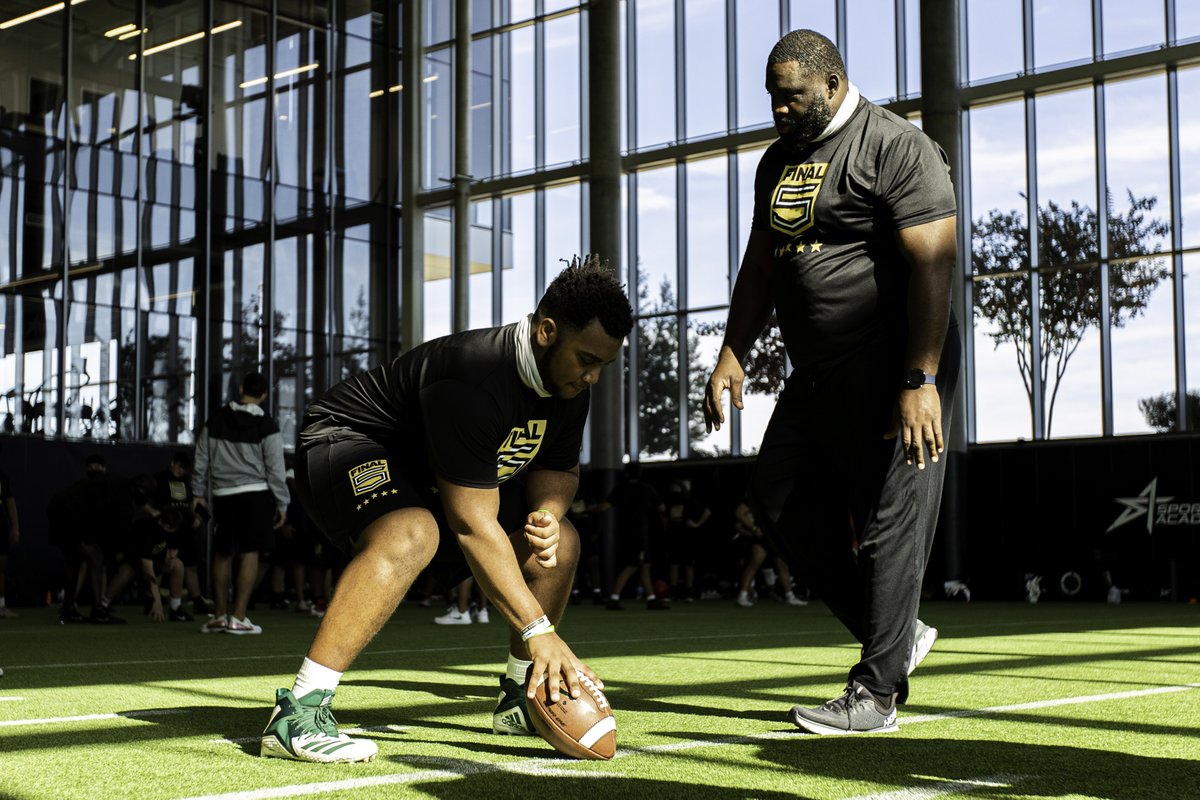 ▪️ 12-Year <a href="/NFL/">NFL</a> Career
▪️ 5x Pro Bowl Selection
▪️ 2001 CFB All-American

s/o to the legend <a href="/andregurode65/">Andre Gurode</a> for getting the #FINAL5 OL better last weekend! 🙏