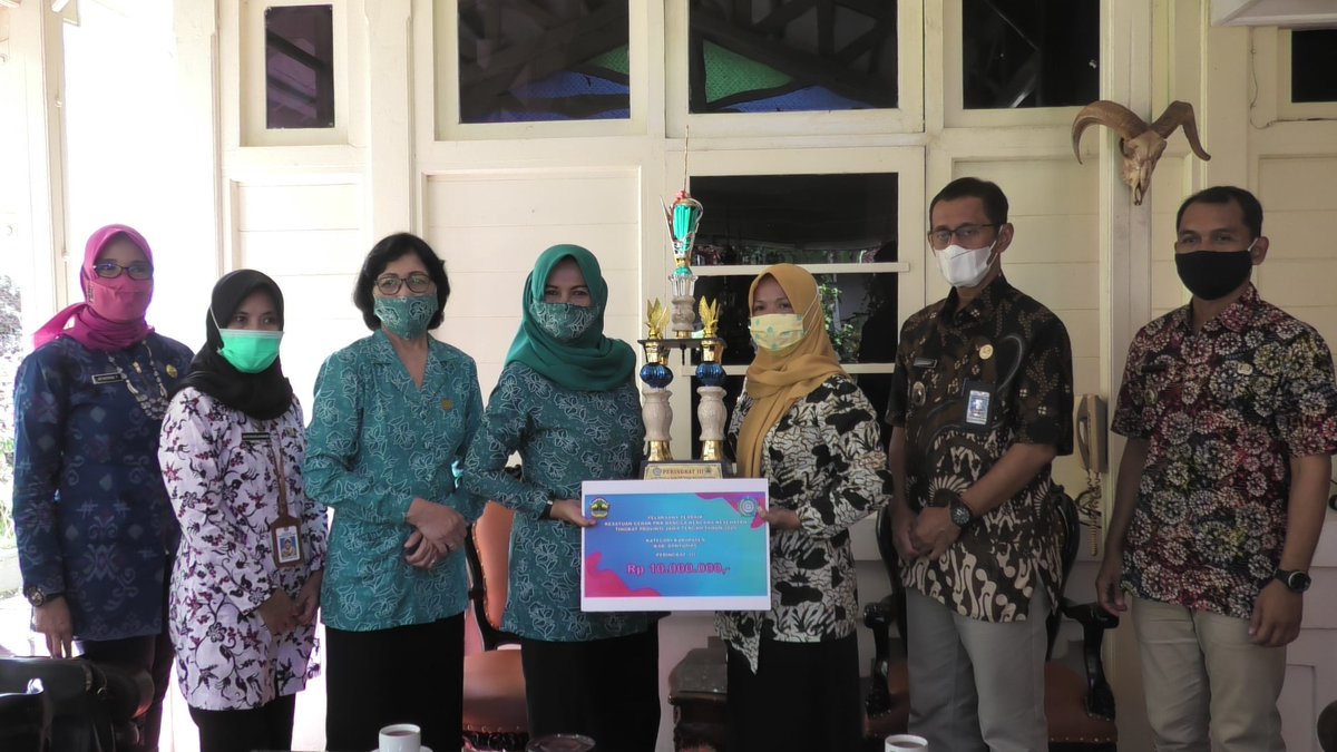 BmsMedsos's tweet photo. Humas Pemkab Banyumas

Sokaraja Kulon Juara 3 Lomba Kesatuan Gerak PKK Tingkat Provinsi
BANYUMAS : PKK Desa Sokaraja Kulon, Kecamatan Sokaraja menjadi Juara 3 dalam Lomba Kesatuan Gerak PKK Tingkat Provinsi Jawa Tengah. https://t.co/GJqU8lO89O