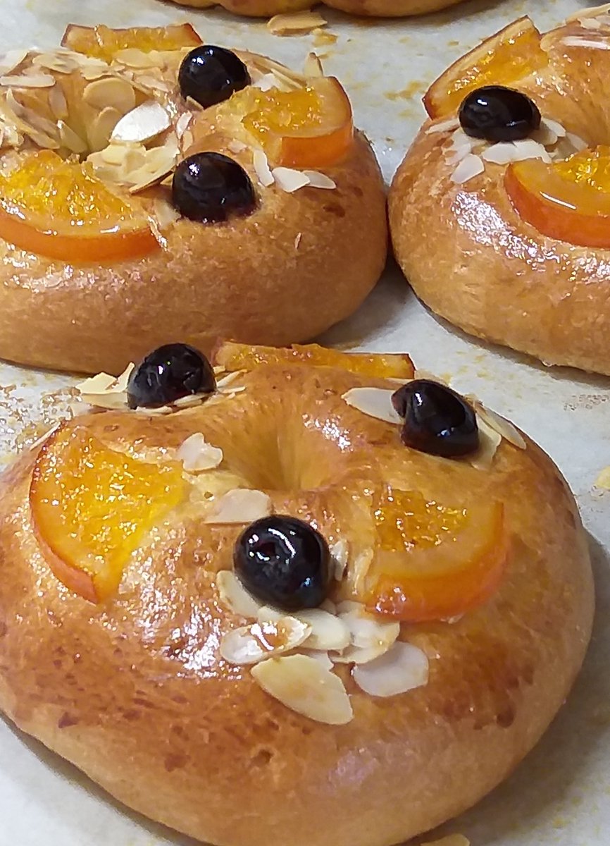 CasabeBakery's tweet photo. Probando ando...#RosconDeReyes #ElRosconDeCasabe #CasabeBakery #ObradorDePan #PanDeVerdad https://t.co/jh94OkPl43