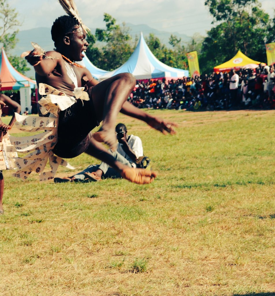 viba_explore's tweet photo. @RusingaFestival @Digimattsol @goetheinstitut @Bomasofkenya @museumsofkenya @AbasubaKE @Eewangari @lvta_kenya @WasomiKenya We are jumping for joy to see another year of @RusingaFestival.
#RusingaFestThrowback
#rusingafest2020 https://t.co/VkbXkMhtIQ