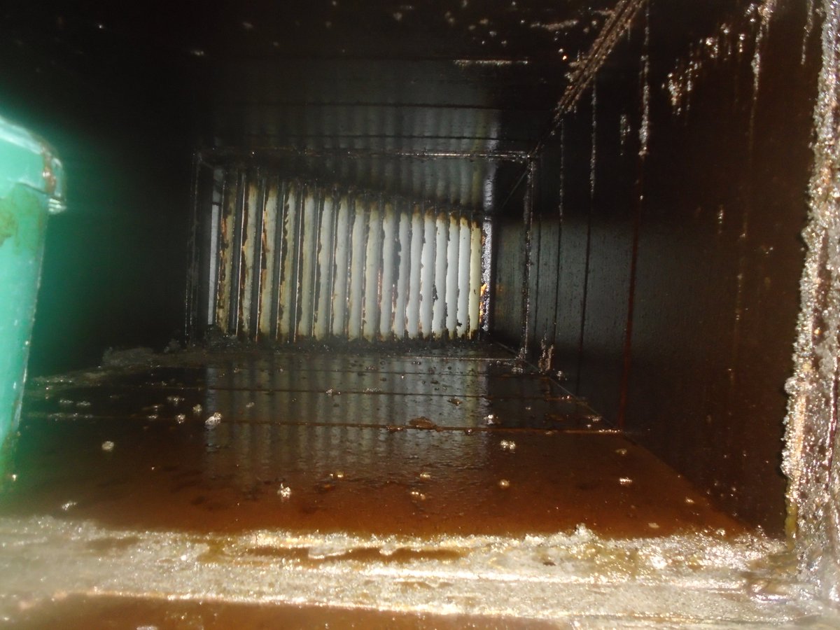 aircover1's tweet photo. Another busy week @aircover1 leading up to Christmas, here are a few examples of what our team have been up too this week #Ductwork #cleaning #ductcleaning #cleaningservices #greaseextract https://t.co/U88G41GGkV