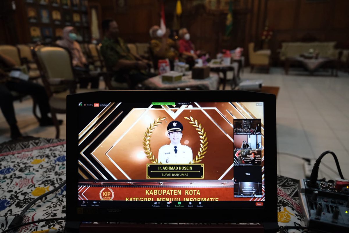 BmsMedsos's tweet photo. Sumber berita dari 
https://t.co/ohzfQWbVHN
Pemerintah Kabupaten Banyumas meraih penghargaan sebagai Badan Publik menuju Informatif dalam anugerah pemeringkatan keterbukaan informasi publik di masa pandemi Covid-19 tahun 2020. https://t.co/HylLmVCio9