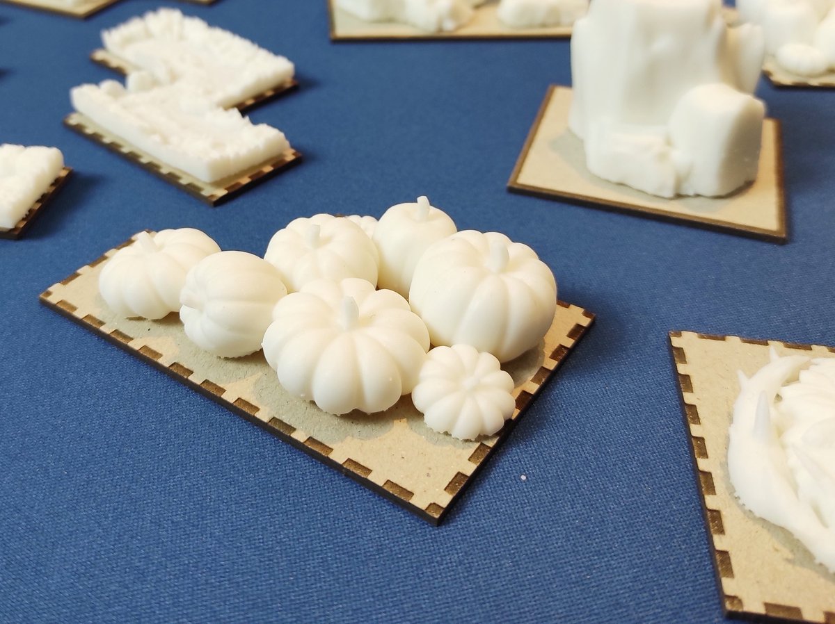 ElDailyToken's tweet photo. Diseñando y fabricando #escenografia para #harrypotter #miniaturesadventuregame! Calabazas, ruinas, arbustos, grietas, piedras... Lo tenemos todo! 😁 Hasta hemos hecho una cajita para guardar las #miniaturas
#juegosdemesa #boardgames #3Dprinting #lasercutting @knightmodels https://t.co/8bPIFUQZ7j