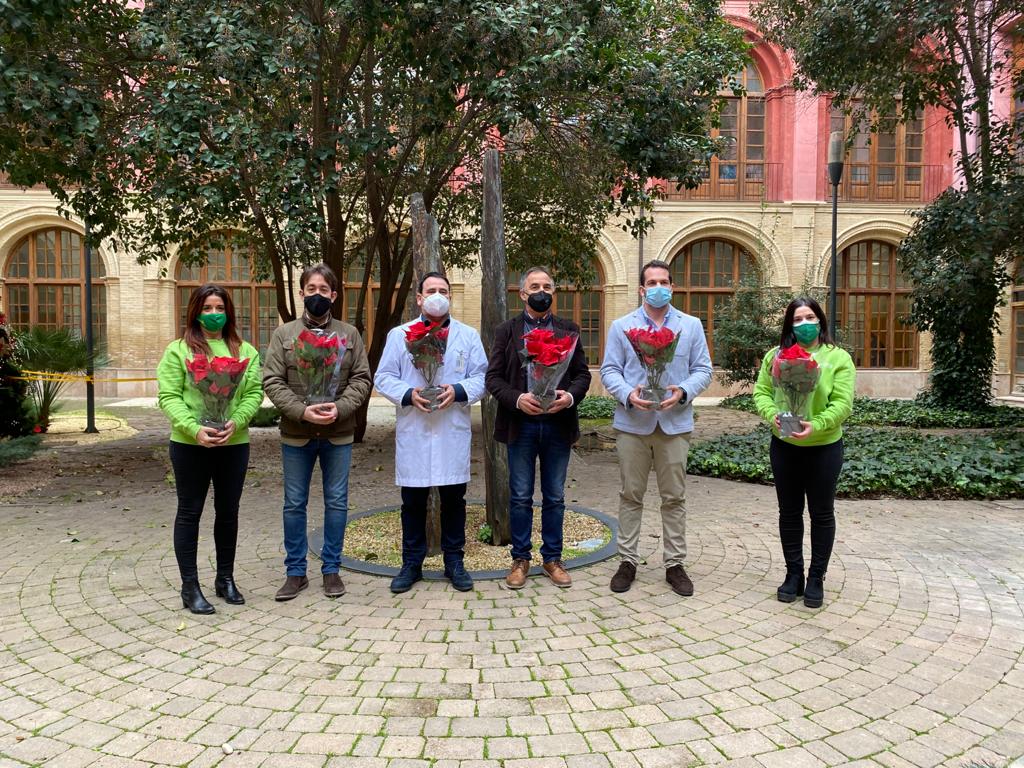 Caja Rural De Aragon On Twitter Esta Manana Voluntarias De Fundacion Cajaruralaragon Y Responsables De La Orquestaora Han Realizado En El Hospital Provincial De Zaragoza La Primera Entrega De Flores De Pascua