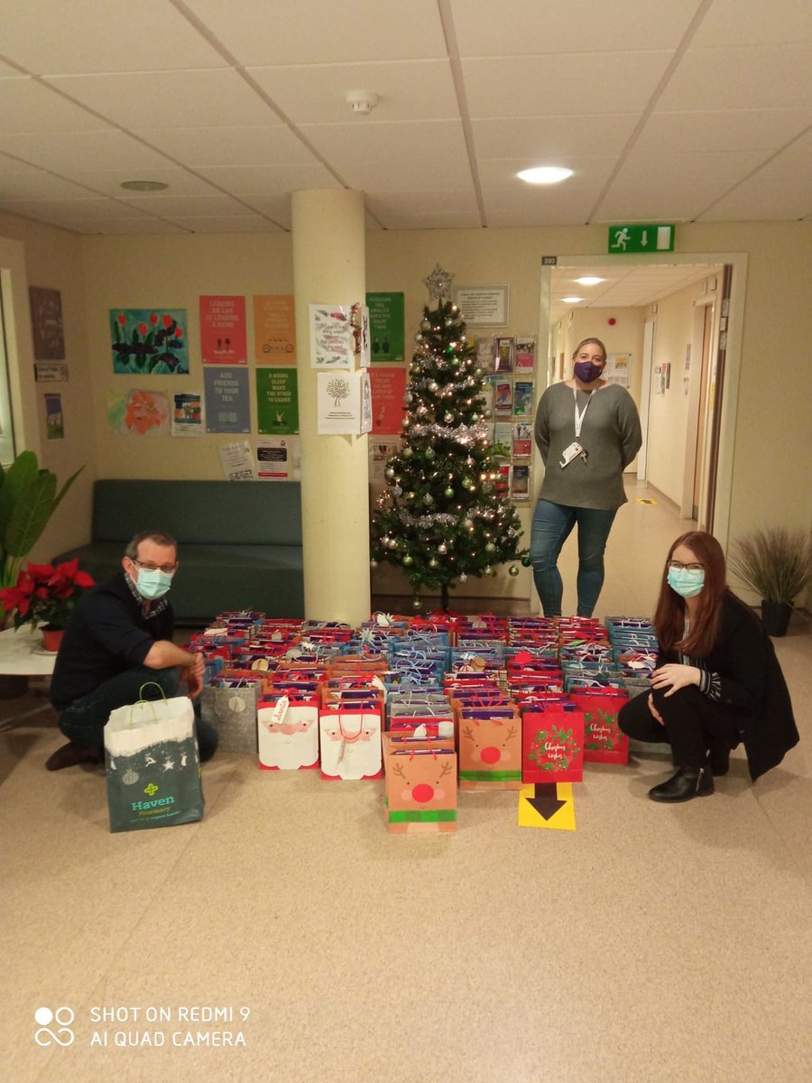 JamesFoundation's tweet photo. The team in #mentalhealth service based in Inchicore PrimaryCareCentre have purchased small gift bags for patients in the community #thanks to your #donations 

A small token to those patients who will be isolated over #Christmas2020 

#patientfirst #smallgrants #community https://t.co/xj4KPlnPNc