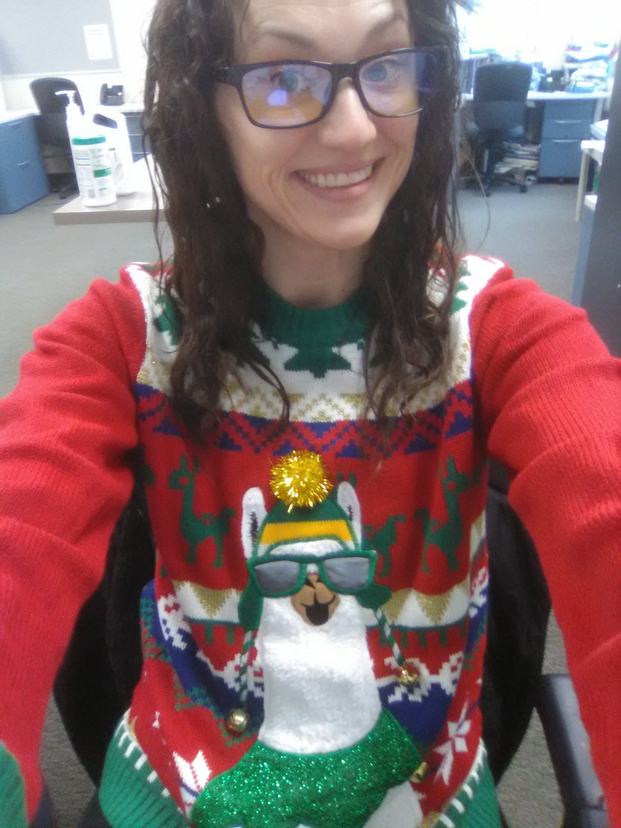 My sweater's so ugly you can HEAR it! #lzspirit <a href="/ErinDeLuga/">erin</a>  @lzhsbears