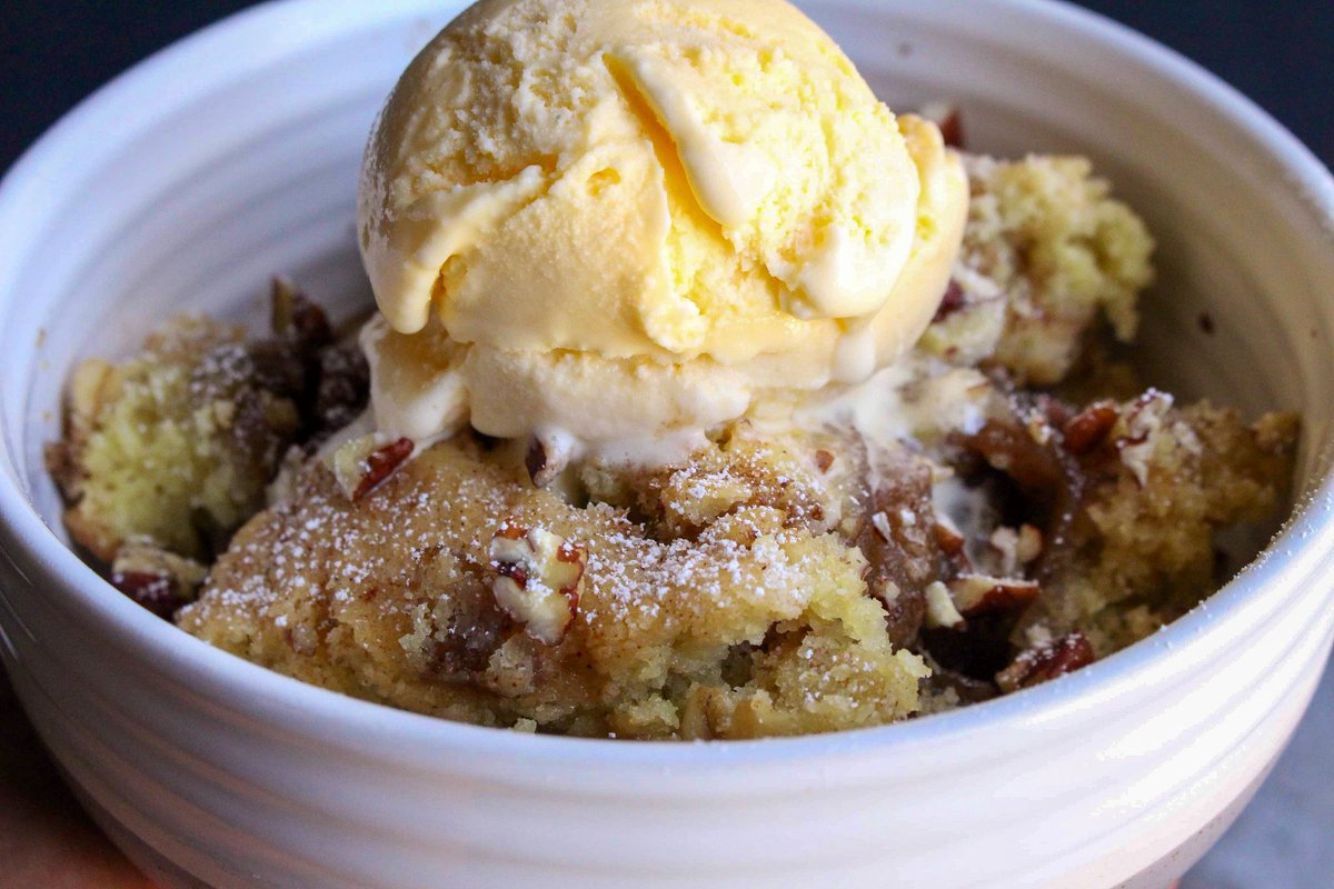 CastIronWench's tweet photo. Snickerdoodle Apple Cobbler...cobbler should really be a breakfast item😋 https://t.co/6rSOyvYp09
