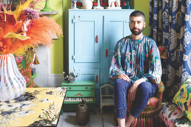 homes_antiques's tweet photo. The east London home of Kentaro Poteliakhoff, owner of Rooms of Clapton, is a joyful mix of Victorian and rococo antiques and quirky objets d’art set against vibrant, candy-coloured walls https://t.co/06gLeEhR8f https://t.co/z8Yu7hxgDF