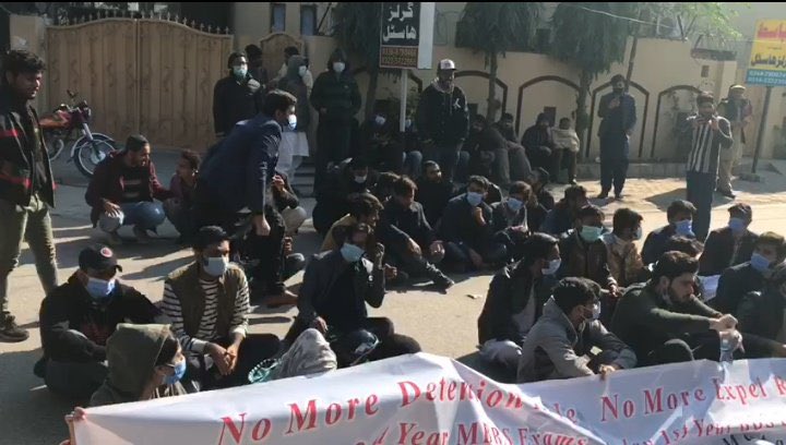 AmnaAhmad0070's tweet photo. #UHSDelay2ndProff
You lost us @ImranKhanPTI. At least I’m never going to trust you again after this. #ProtestAgainstUHS https://t.co/ptQRXu3nLL