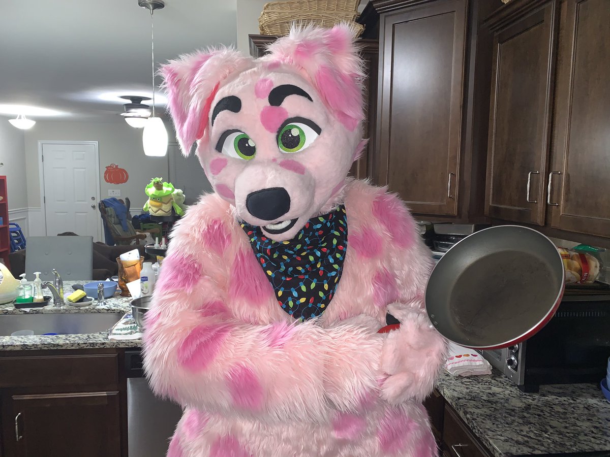 DaleVenderez's tweet photo. Want me to cook you up something fancy for #fursuitfriday ? 😘
✂️ @b3mascots
#fursuit #b3mascots #expertchef https://t.co/RzjuMARgDD