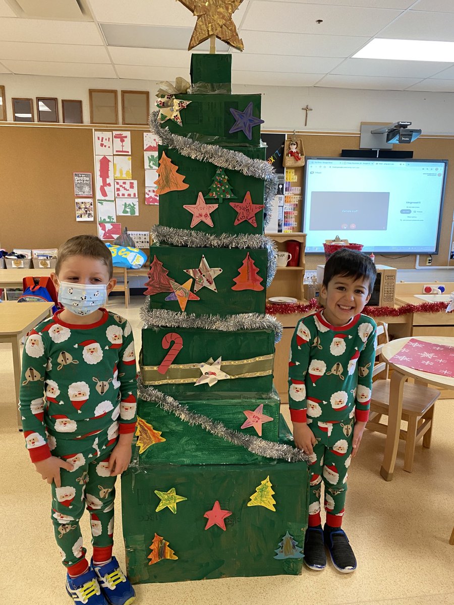 Twinning by the tree on pj day! ⁦<a href="/FFMcGinnCES/">Fr. Frederick McGinn</a>⁩