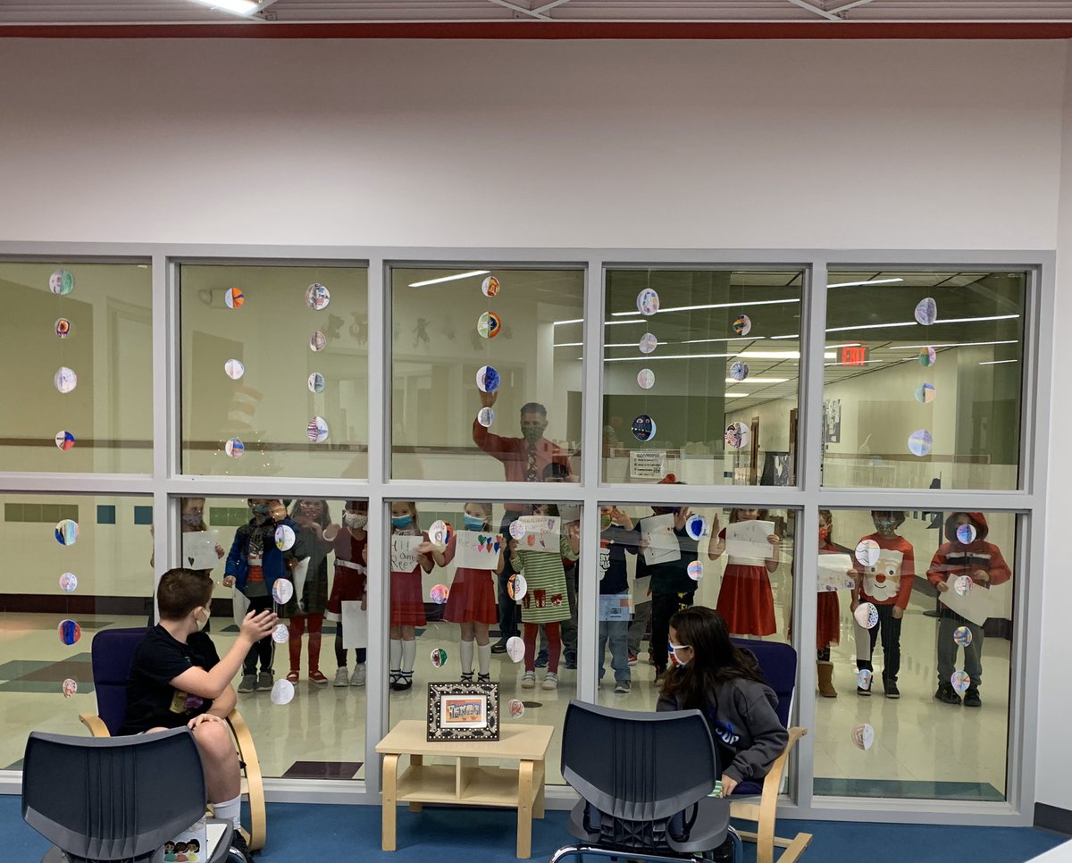 Look! We had surprise guests travel to the <a href="/BESTexans/">BESTexans</a> KBEST show this morning ALL the way from the Kinder hallway! Thanks for making the trip <a href="/BESKaufmann/">Al Kaufmann</a>’s class and for your great signs! You were the hit of the show! #BESlib #TexanTough