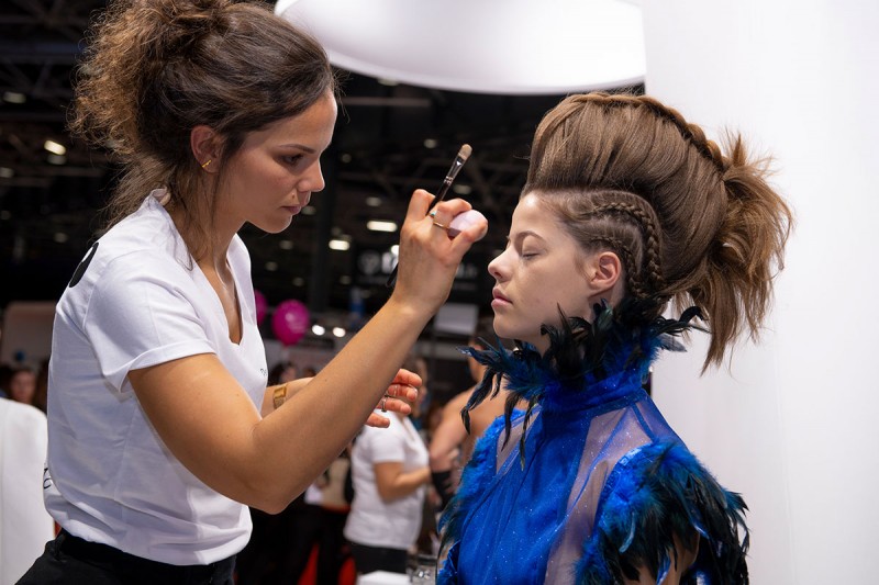 PeyrefitteMakup's tweet photo. D’ingénieur Travaux en bâtiment à Make-Up Artist, Dounia Joua nous raconte sa reconversion professionnelle inspirante ✨ https://t.co/GcH5o7kM6t https://t.co/l1AYKxXojV