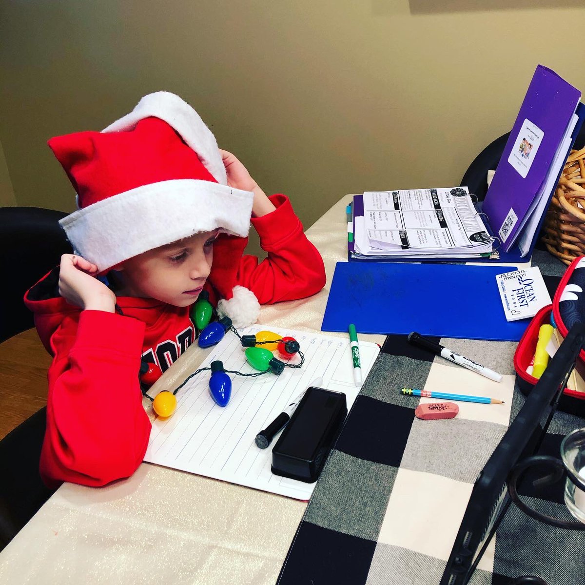 jacindastevens's tweet photo. It's FESTIVE FRIDAY Virtual Learning Style! 🎄⛄️🎅🏼🤶🏼 #Adelphia #2ndGradeRocks @HowellTwpAdelph @HowellTwpK8 https://t.co/iJwmwobZr1