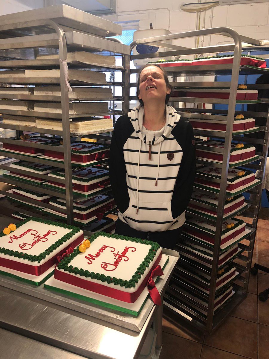DaisyB2001's tweet photo. Another day, another rack of cakes!! #bakerslife #WillIEverSleep insomnia helping get me through the nights!! https://t.co/qki91jywD2