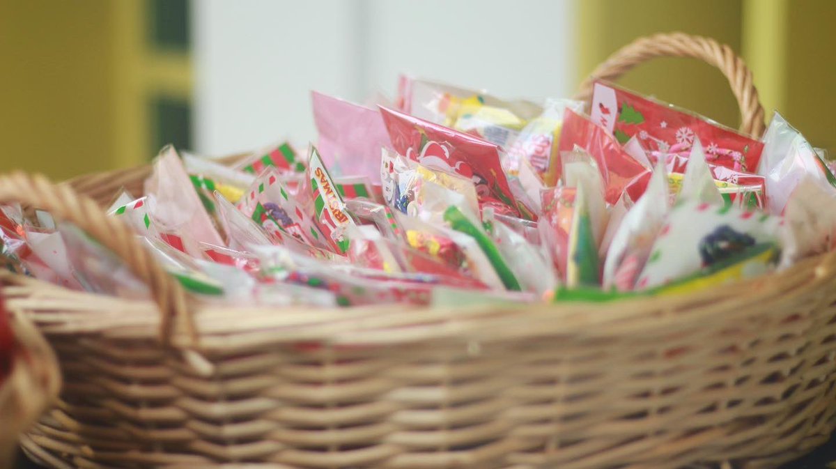 masnewshs's tweet photo. As a send off into 🥶Winter Break🥶, Senior, ✨Nelson Acevedo✨ handmade a special surprise of holiday gift bags for all students, faculty, administrators, and custodial/security staff!! #masismore #maslove #masfam https://t.co/WDgeAp8yPl