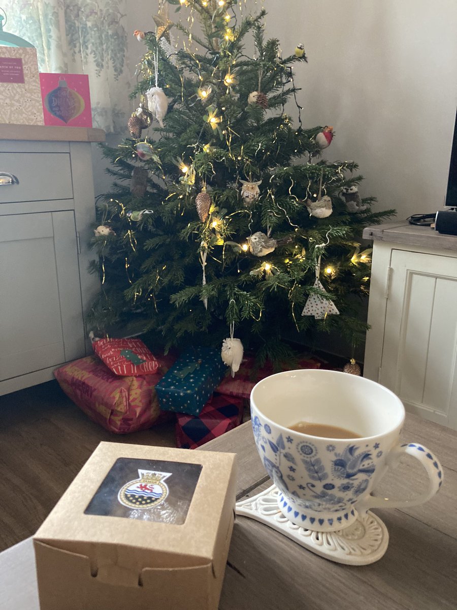 hms_tamar's tweet photo. Home for Christmas 🎅🏼 🎄and delivering some commissioning cake 🍰 to the parents. Thanks to all our families for supporting us even though they couldn’t be there yesterday  @RNRMC @RoyalNavy https://t.co/RN0fuXKt4P