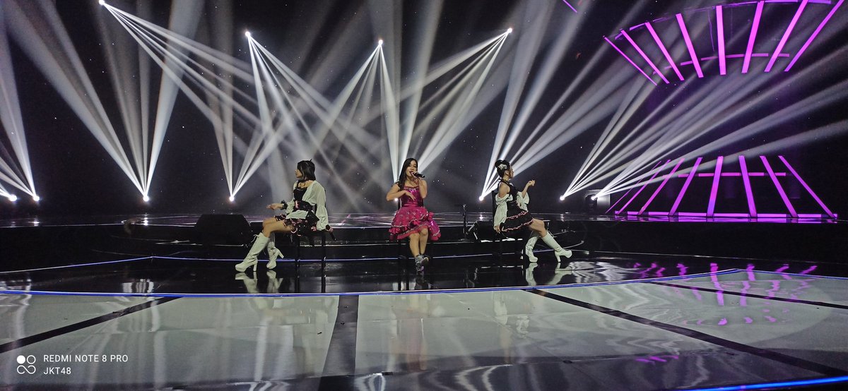 officialJKT48's tweet photo. M26 Bila Aku Dipelukmu
#JKT48SOLLUNA
#9thAnnivJKT48 https://t.co/OlniRp1VjG