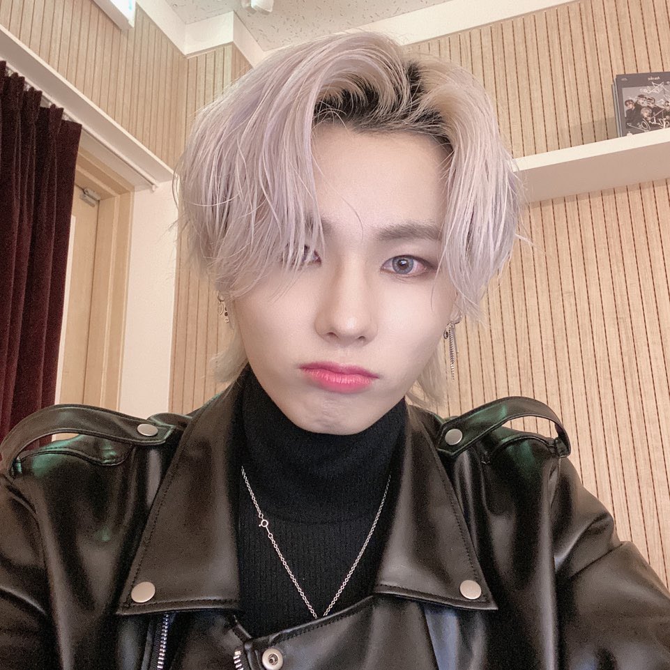 ELASTofficial's tweet image. 엘링들 오늘 하루도 고생했어요❣️
활동은 끝났지만 많이
찾아올게요!!!!! (쌩얼 하하..)

#엘라스트 #ELAST #원혁 #wonhyuk