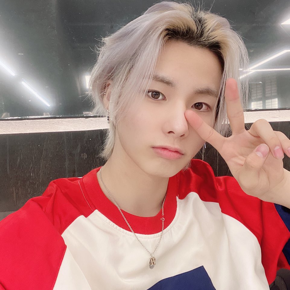 ELASTofficial's tweet image. 엘링들 오늘 하루도 고생했어요❣️
활동은 끝났지만 많이
찾아올게요!!!!! (쌩얼 하하..)

#엘라스트 #ELAST #원혁 #wonhyuk