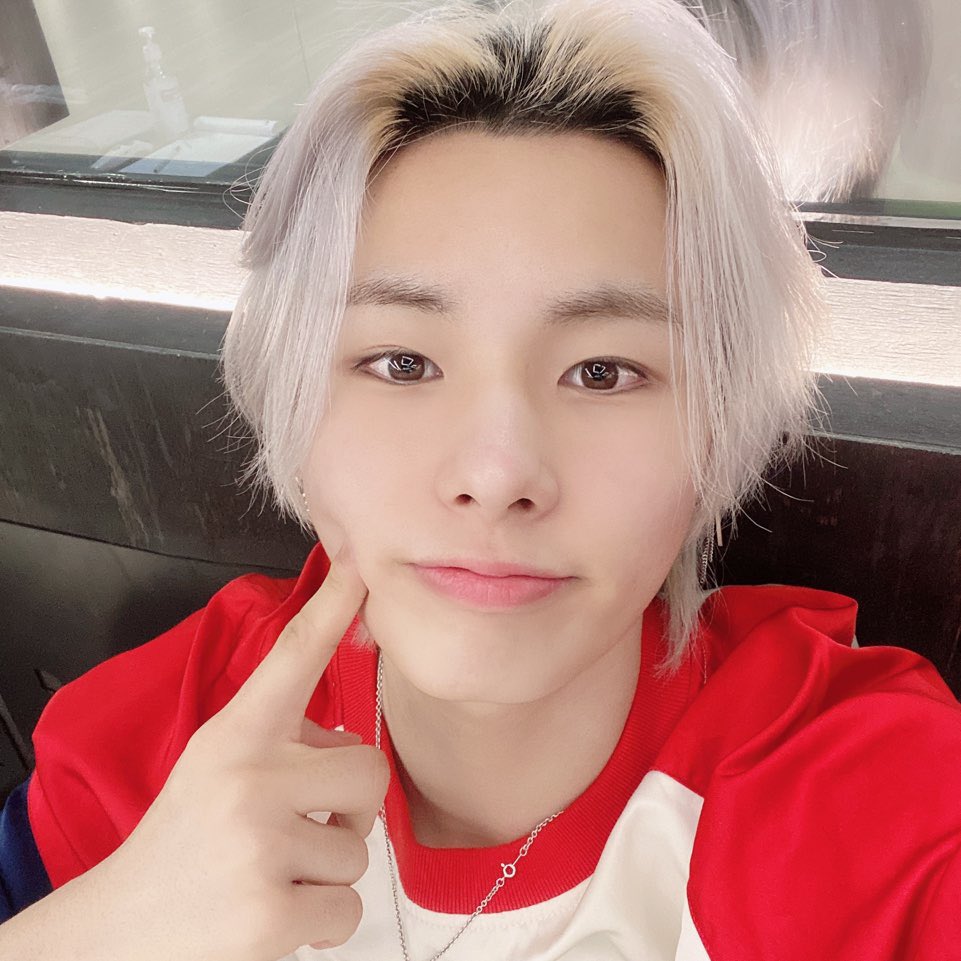 ELASTofficial's tweet image. 엘링들 오늘 하루도 고생했어요❣️
활동은 끝났지만 많이
찾아올게요!!!!! (쌩얼 하하..)

#엘라스트 #ELAST #원혁 #wonhyuk