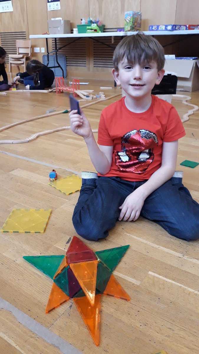 KingsStAlbans's tweet photo. We don't let a #rainyday dampen our spirits in #HolidayClub! The children are having fun alive playing ball games in our sports hall, making festive decorations and simply having a good time with their friends! #JustHowItShouldBe #ATouchOfNormality #FestiveFun https://t.co/BM9PW3ldW4