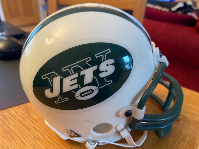 UKASSNI's tweet photo. This #Jets  Mini helmet (not new) is the prize for this #CompetitionTime.

RT and follow for a chance to win - closing Sunday 20th at 6pm

Good luck https://t.co/aZriQcYMH2
