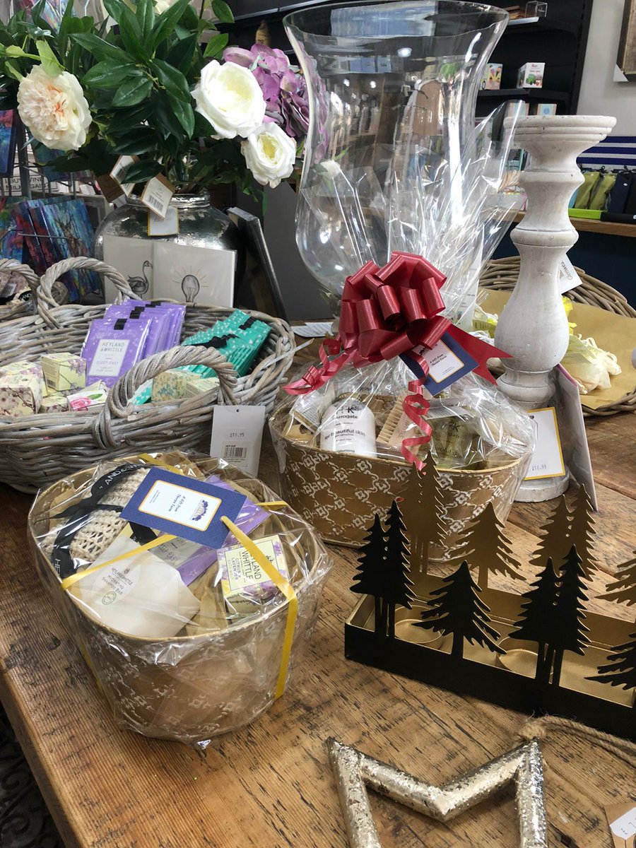 ThorpeFarmTweet's tweet photo. There's still time to order your Personalised Hampers for Christmas! 🎁

For further information please call us on 01833 627242 or message the page.

#GiftHampers #ThorpeFarm #bizhour #BarnardCastle https://t.co/xhyzNE7PSN