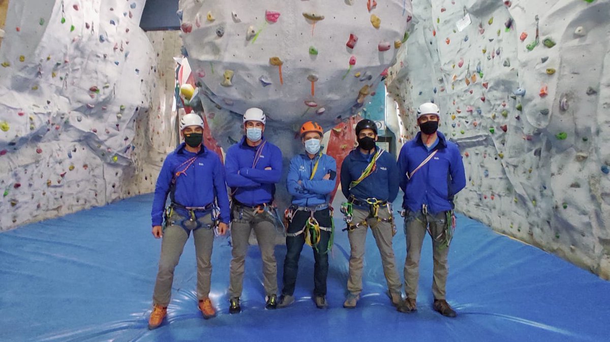 Curso autorrescate para el Grupo de Montaña de la Guardia Real.

#espacioaccion
#rescate #rocodromomadrid #escalada #climbing #entrenamiento #gimnasio #escaladaresponsable
#guardiareal