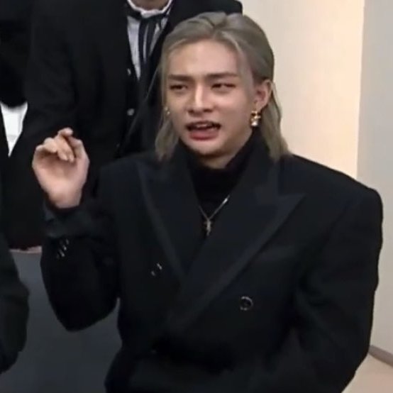 chanpuffs's tweet photo. jyp artists' reaction to jyp himself is priceless https://t.co/3jhISfTURo
