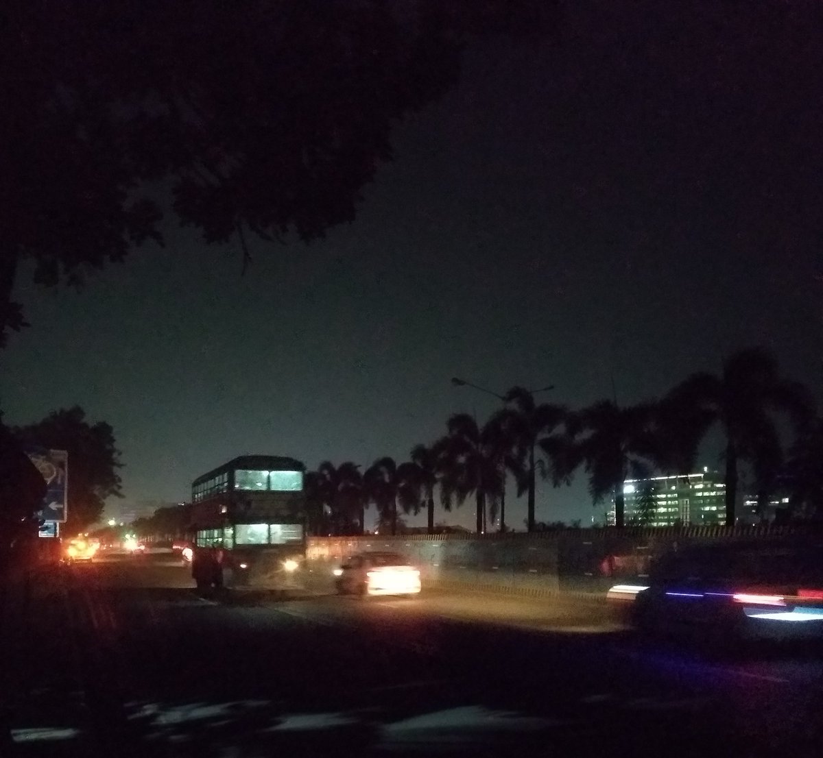 akbars600's tweet photo. Agreed half of #BKC is #workfrmhome but why are street lights off dear @Adani_Elec_Mum  location: from platina to icici junction. 

@mybmc @MumbaiPolice @RoadsOfMumbai https://t.co/9t9XydBITj