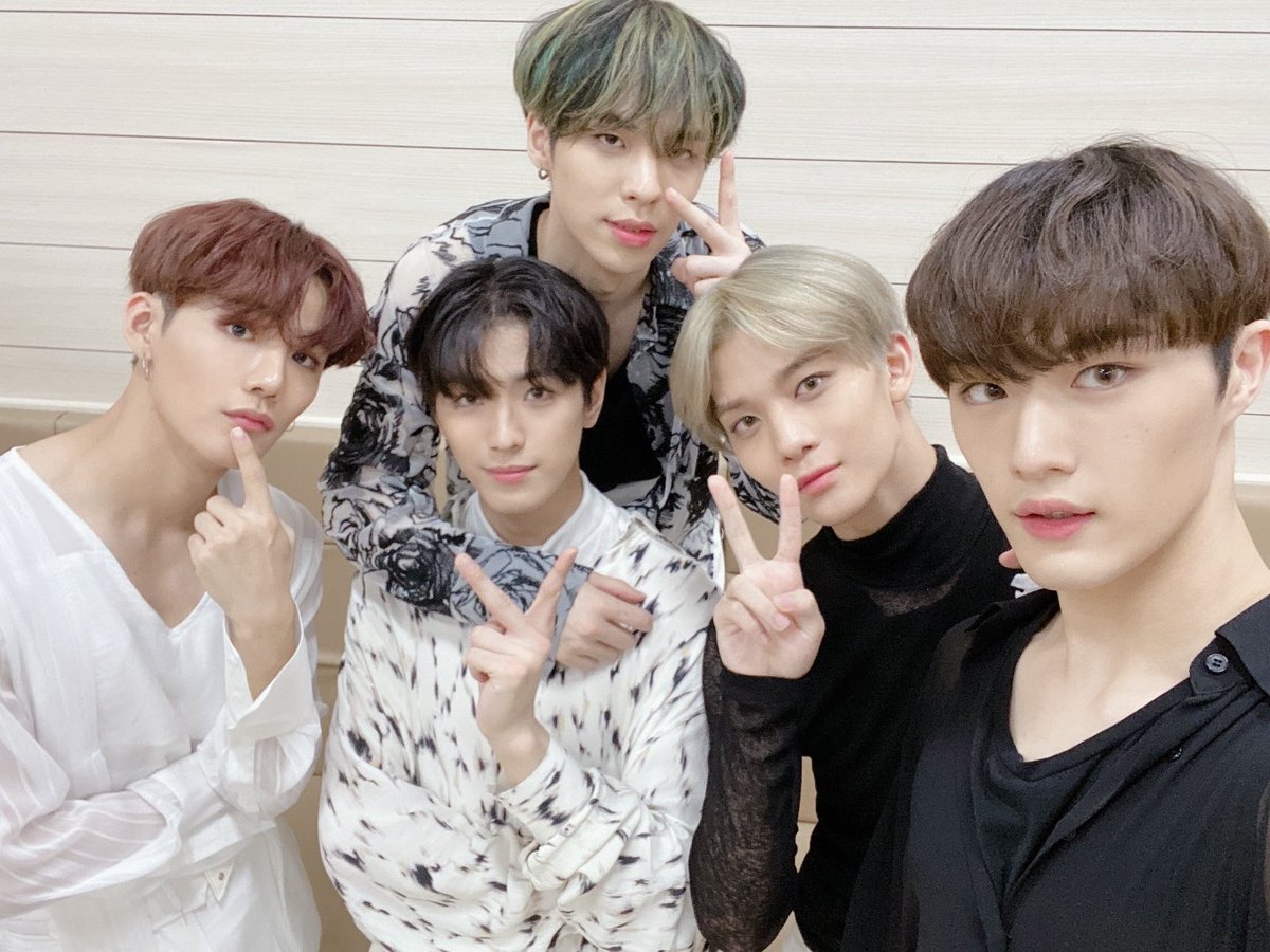 CIX_Official's tweet photo. 울아엑 비주얼 덕분에 비타민 A부터 E까지 완벽하게 에너지 충전 완료💪💪

#CIX #씨아이엑스 #BX #승훈 #배진영 #용희 #현석 #안녕낯선시간 #HelloStrangeTime #정글 #Jungle https://t.co/PTJInnoWaE