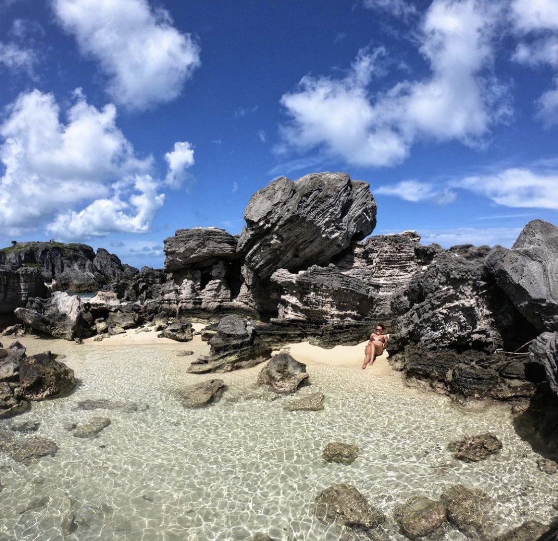 Not too much beats a winter in #Bermuda. PC: @iviaggidiema #tobaccobay #winter #paradise #islandlife #beach #ocean #travel #travelblogger
