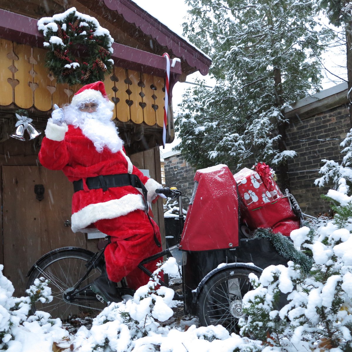 BikewaysTO's tweet image. .@JohnFilionTO @cityoftoronto 
   Santa Claus is very happy about yesterday's #TransformYonge vote!

TY @FFSafeStreets @RNAO @Walk_TO @CycleToronto @DavidSuzukiFDN #bikeTO #walkTO #sitTO 

#SantaForSafeStreets #ReImaginingYonge