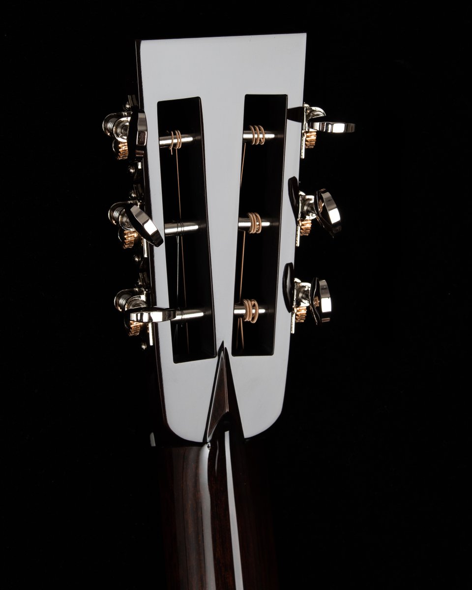 collingsguitars's tweet photo. 01 12-Fret featuring tigerstripe pickguard and ebony pyramid bridge over our Western sunburst and walnut stain back, sides, and neck.
#collingsguitars #12fret #western #sunburst #texas #vintagevibes #heirloom #builtfromthesoundup #acousticguitar #madeinaustin #tigerstripe https://t.co/Y04IdOqbkz