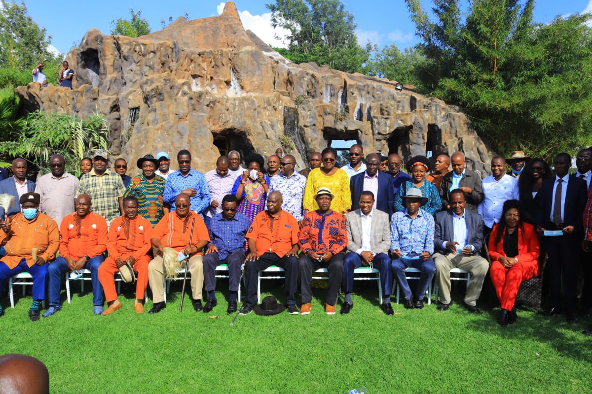 OAmollo's tweet photo. #Creatingcohesion A Good Day Spent @Lusoi Resort Nyeri With Colleagues From Nyanza & Mt Kenya, At The Invite Of The Kikuyu Council Of Elders: A Welcome Pre-Christmas Do, With Good Discussions & Banter. Thanks Chairman Wachira & Entire KCE ππΎππΎππΎ https://t.co/2gzj52xMzX