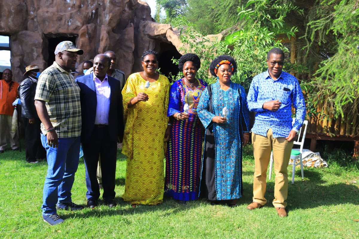 OAmollo's tweet photo. #Creatingcohesion A Good Day Spent @Lusoi Resort Nyeri With Colleagues From Nyanza & Mt Kenya, At The Invite Of The Kikuyu Council Of Elders: A Welcome Pre-Christmas Do, With Good Discussions & Banter. Thanks Chairman Wachira & Entire KCE ππΎππΎππΎ https://t.co/2gzj52xMzX