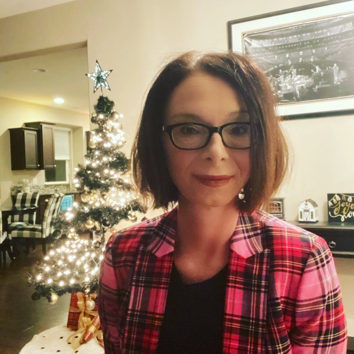 yesiamcricket's tweet photo. Ok so my hair is not cooperating today - I’m fact it looks like 💩 - but I had to show you the 12.18.20 #ootd @jcrew Bubblegum Stewart Tartan blazer!!  This plaid is EVERYTHING!!! Can you believe Christmas is one week away? HappyFriday! #jcrew #jcreweverything #jcrewalways https://t.co/c0Tm0UPt85